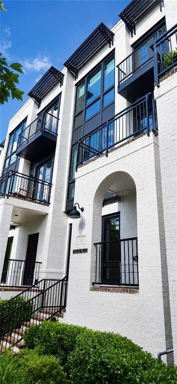 Property Photo: 2522 Appleden Place 6 GA 30319