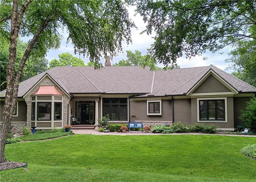 Property Photo:  180 E Loch Lloyd Parkway  MO 64012 