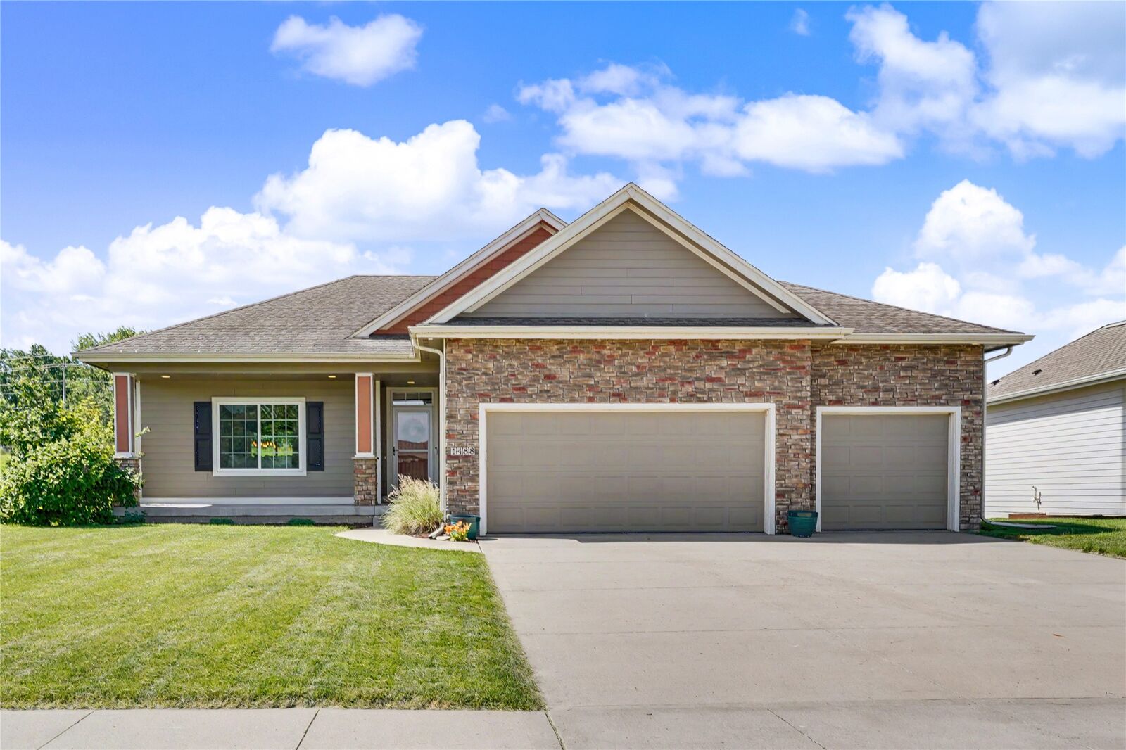 Property Photo:  1488 Marina Cove Drive  IA 50226 