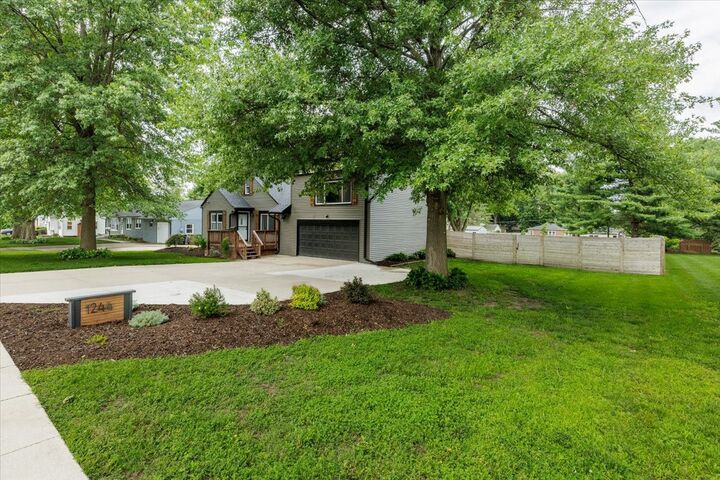 Property Photo: 1244 70th Street IA 50324
