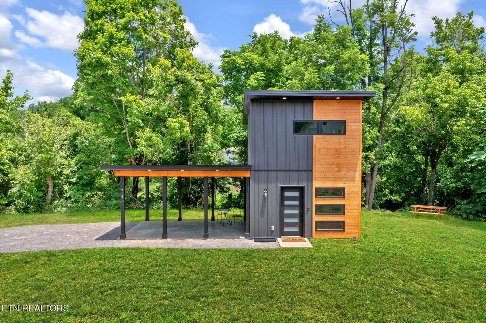 Property Photo: 912 E Main St TN 37760