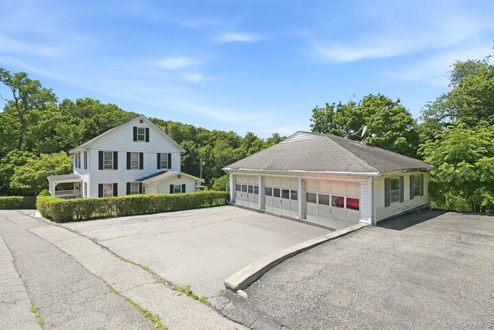 Property Photo:  800 Oakwood Drive  NY 10566 