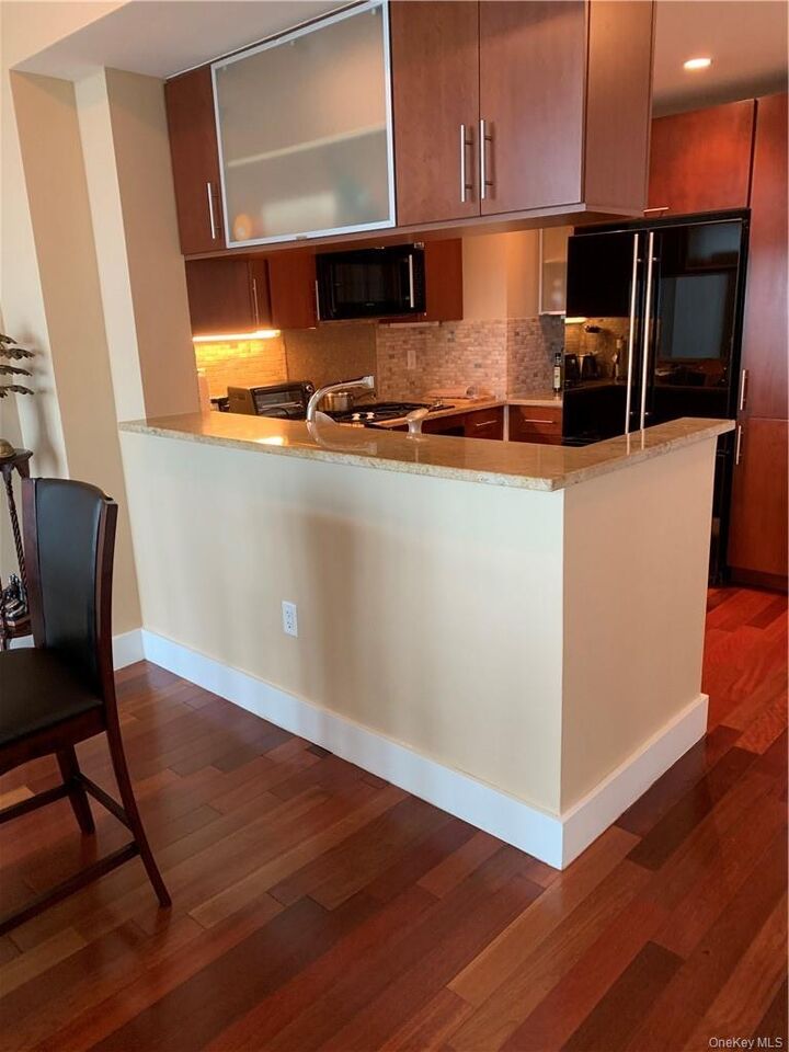 Property Photo:  175 Huguenot Street 2205  NY 10801 