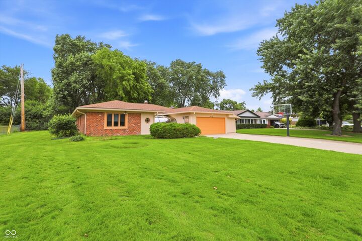 Property Photo:  26 W Hill Valley Drive  IN 46217 