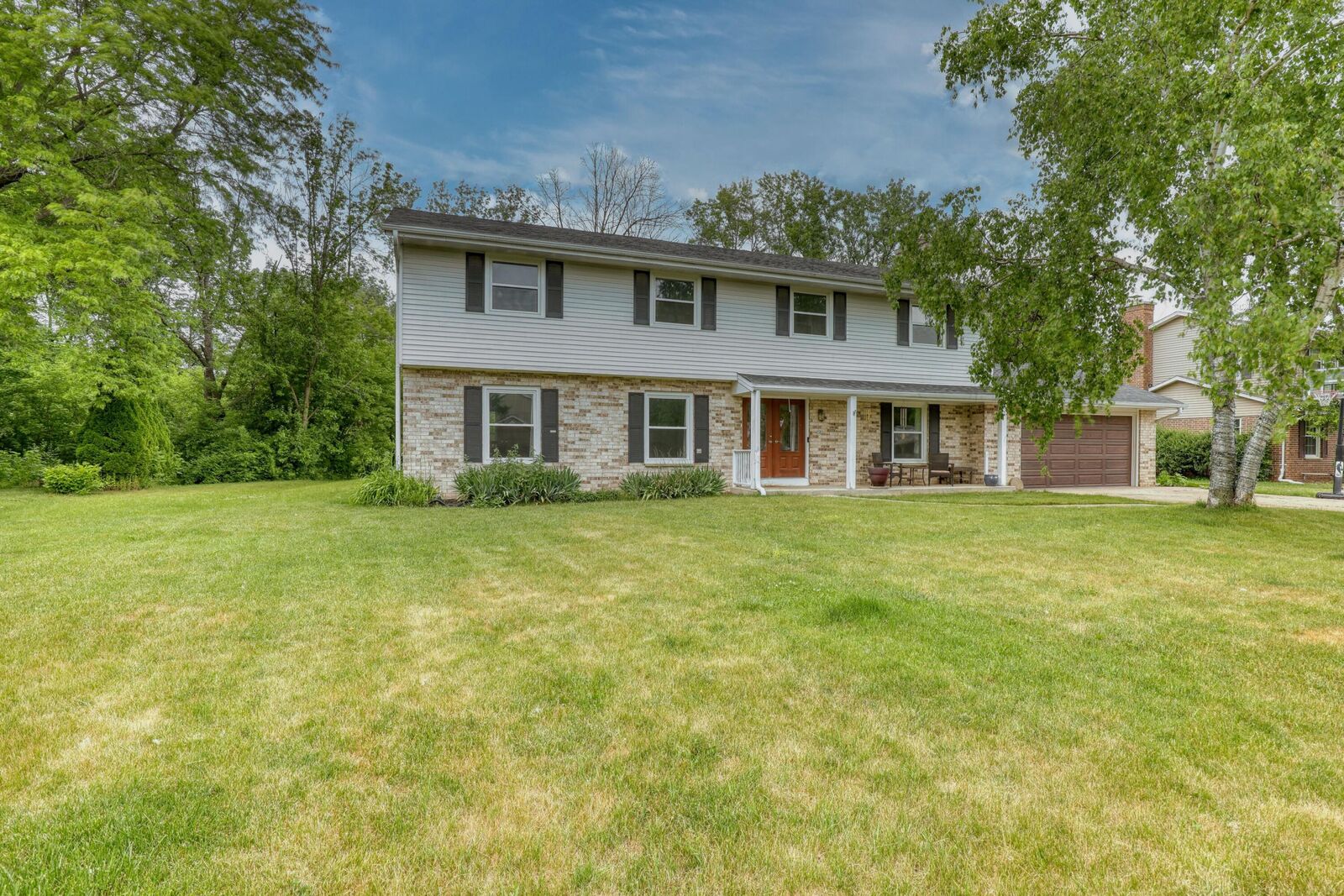 Property Photo:  820 W Clovernook Ln  WI 53217 