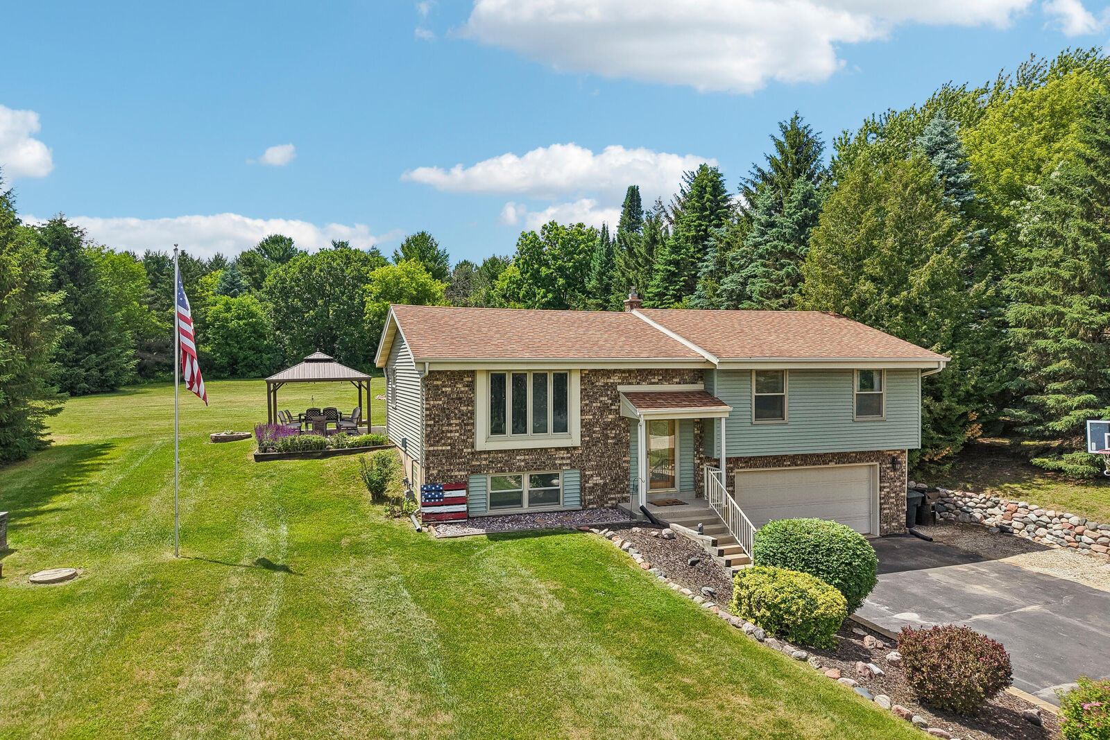 Property Photo: S86w31341 Meyer Dr WI 53149