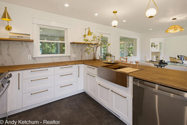 Property Photo: 315 W 40th Street MI 49423
