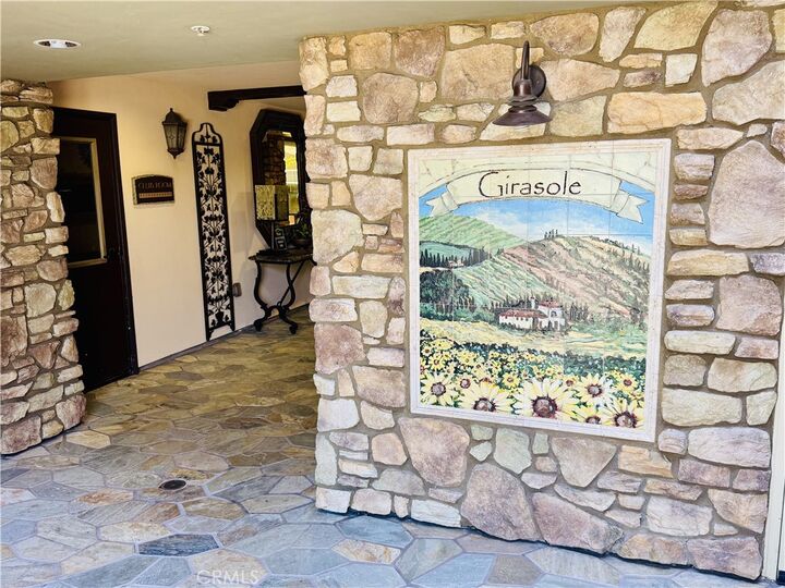 Property Photo:  13200 Moorpark 203  CA 91423 
