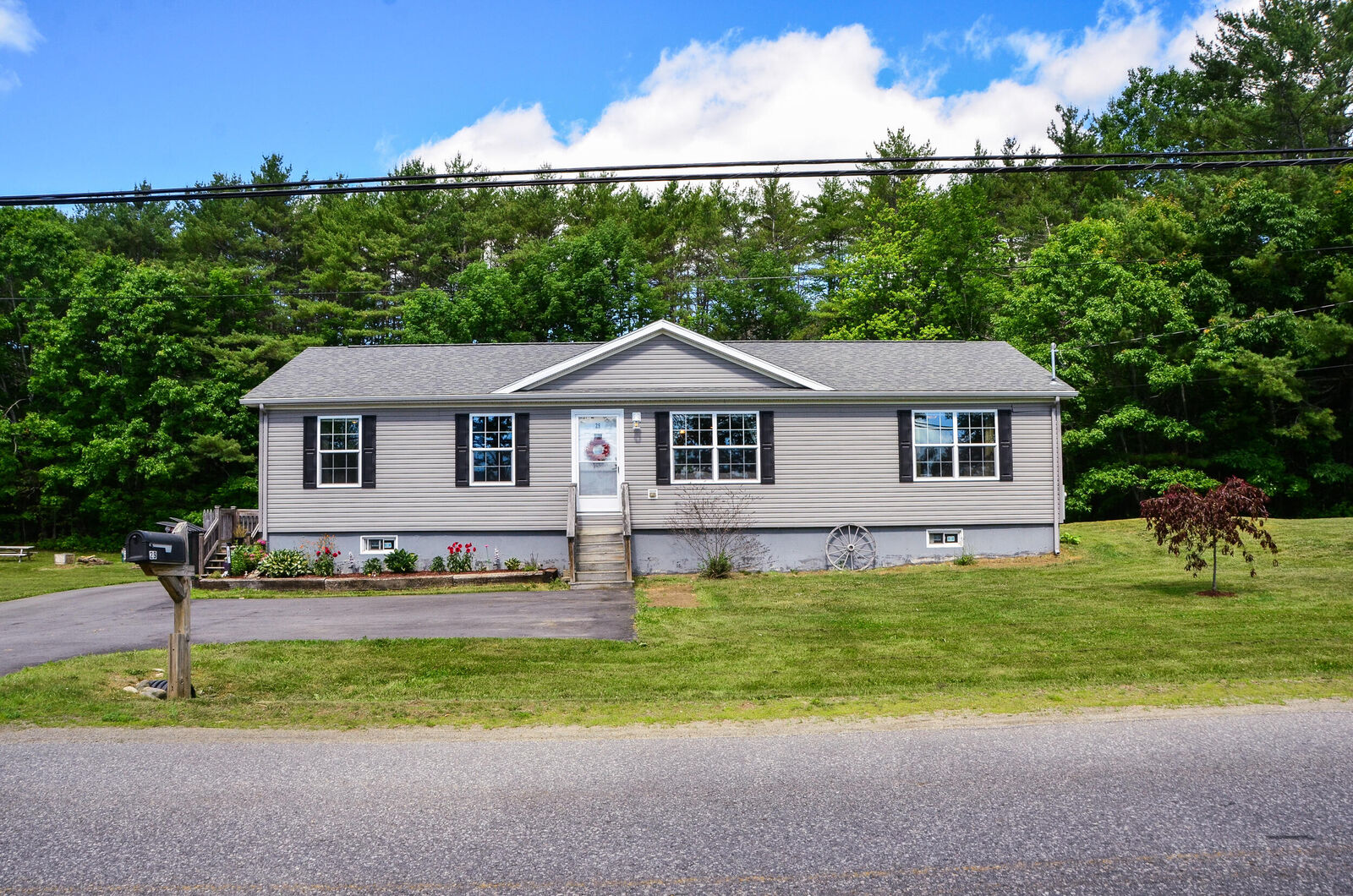 Property Photo: 29 Townhouse Road ME 04330
