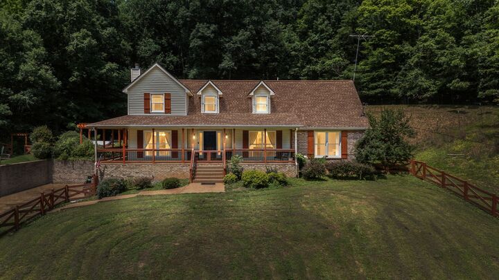 Property Photo:  1018 Walnut Ct  TN 37072 