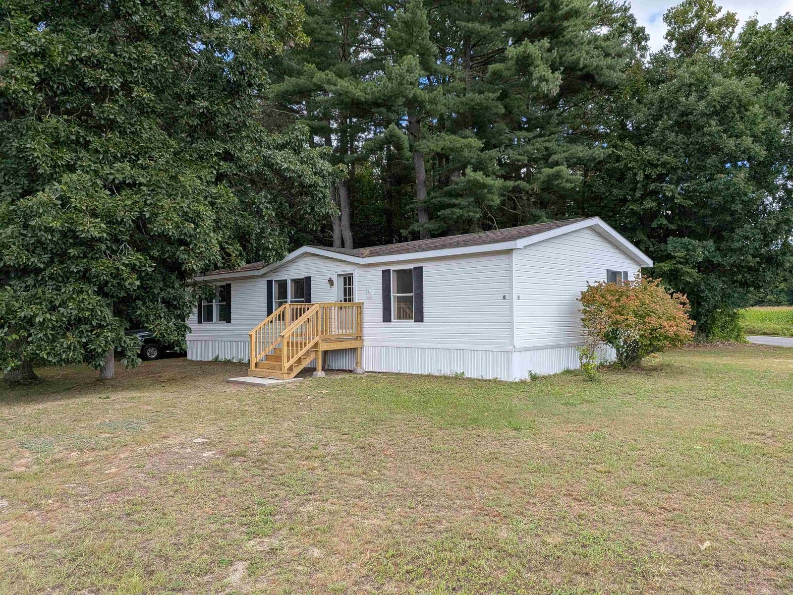 Property Photo:  545 Elm Street  NH 03055 