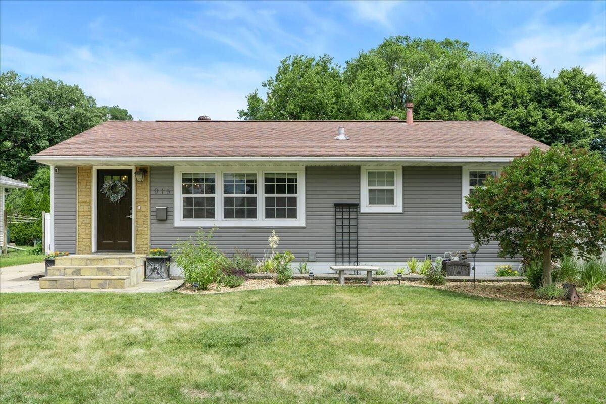 Property Photo:  915 11 1/2 Street SW  MN 55902 