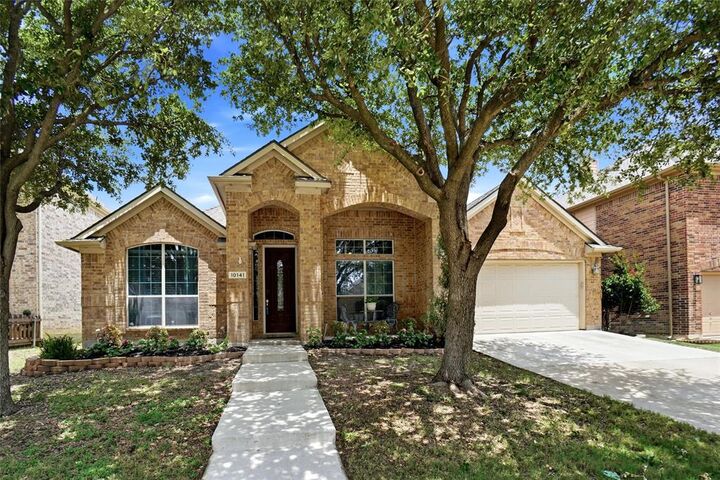 Property Photo: 10141 Crawford Farms Drive TX 76244