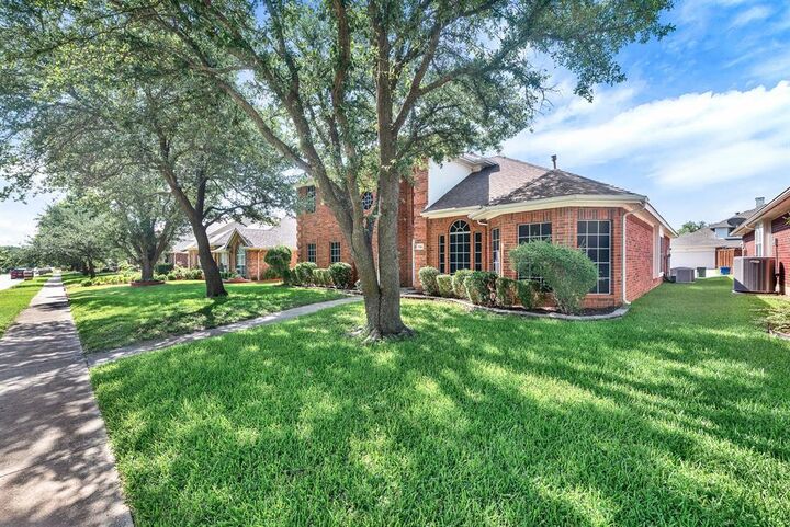 Property Photo: 706 Green Apple Drive TX 75044