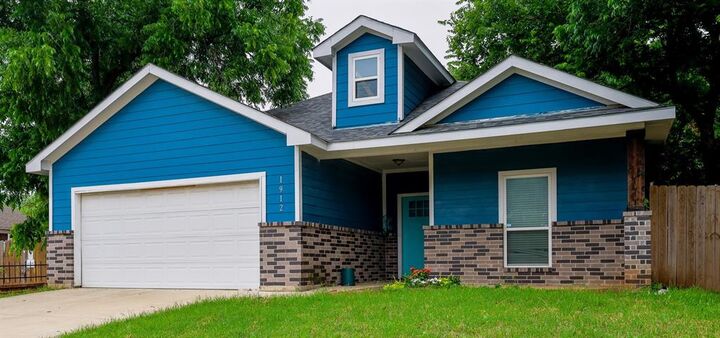 Property Photo: 1912 Belzise Terrace TX 76104