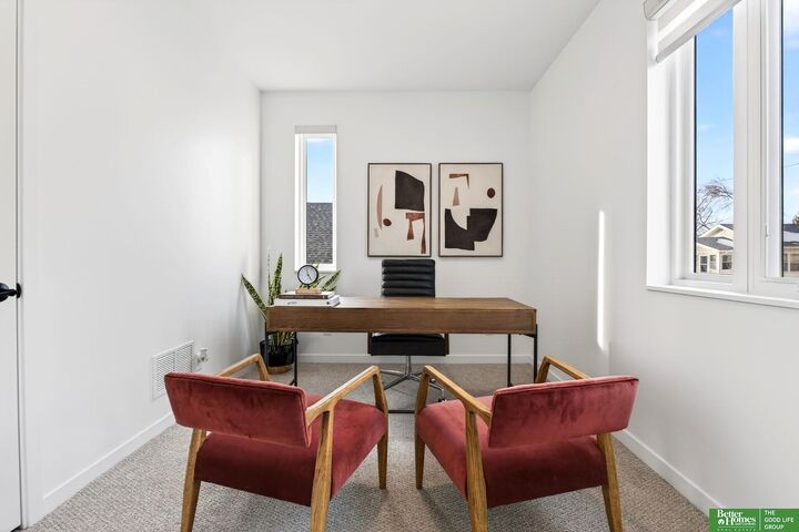 Property Photo: 5319 Elmwood Plaza NE 68106