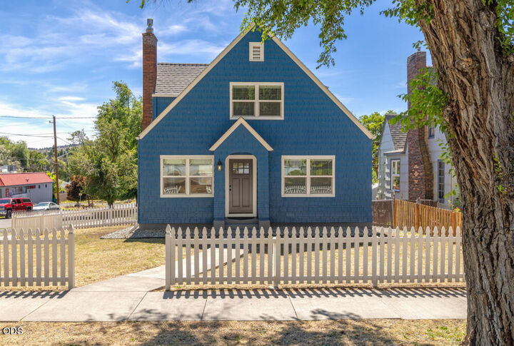 Property Photo: 900 N Eldorado Avenue OR 97601