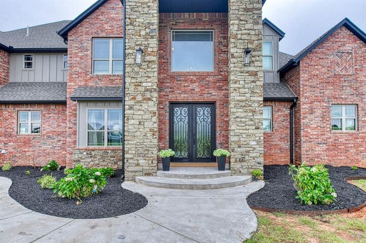 Property Photo: 3802 Turtle Creek Circle OK 73089