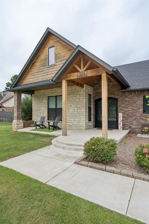 Property Photo:  501 Buckboard Lane  OK 73130 