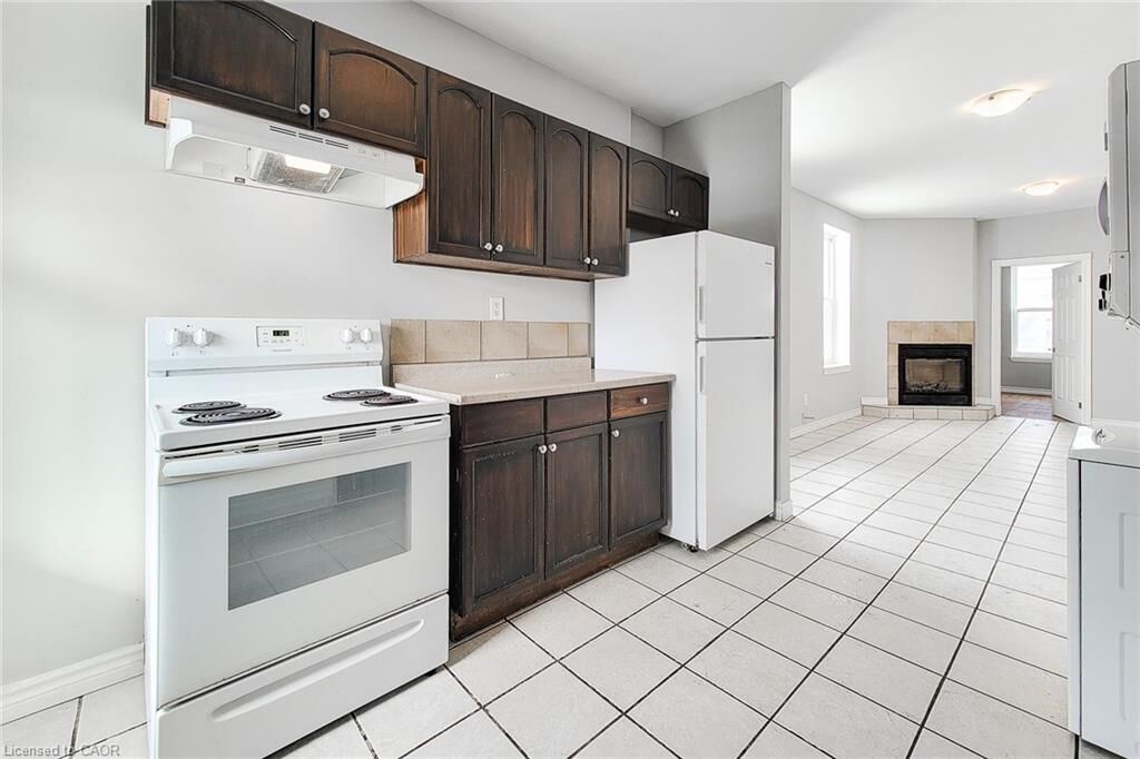 Property Photo:  340 1/2 Barton Street E 1  ON L8L 2X7 