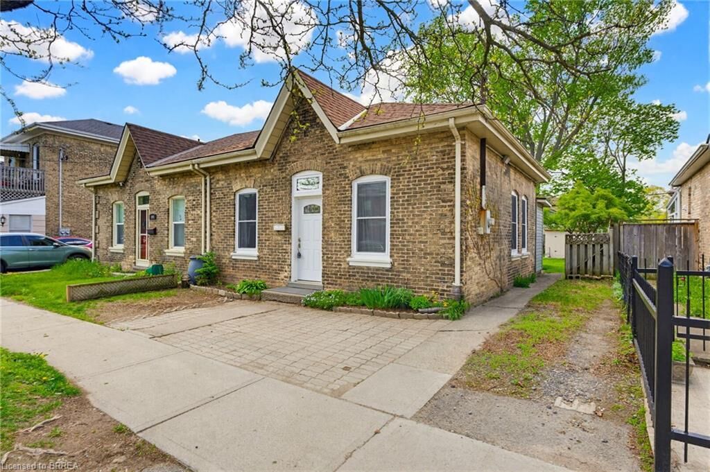 Property Photo:  146 William Street  ON N3T 3L3 