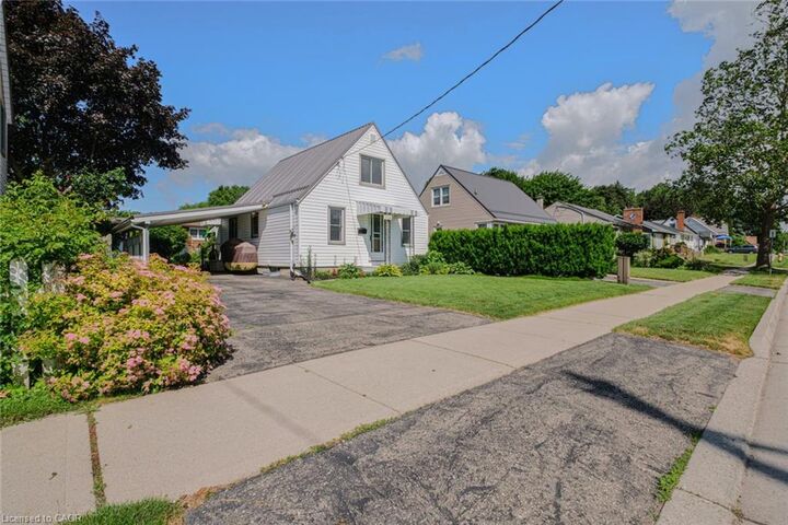 Property Photo:  124 Orchard Avenue  ON N3Y 3H3 