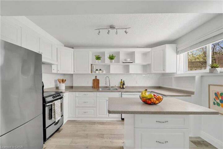 Property Photo: 347 Keewatin Avenue Lower ON N2B 3W2