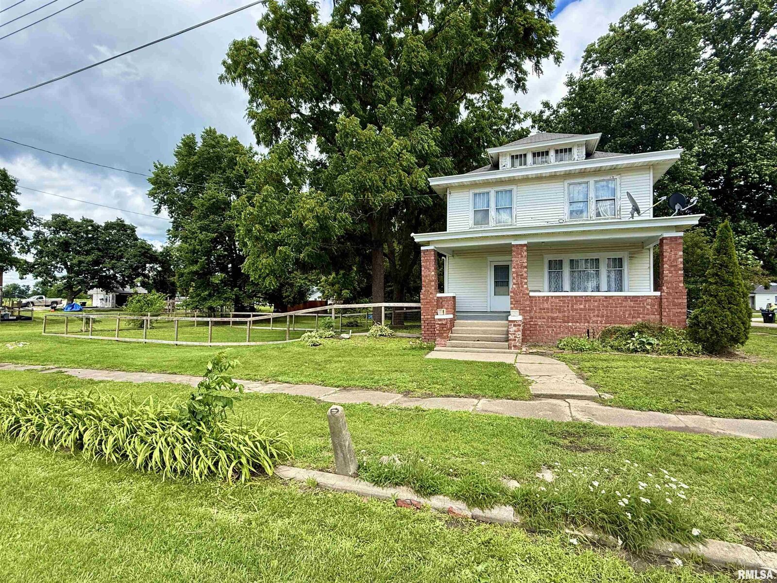 Property Photo:  121 S Main Street  IL 61458 