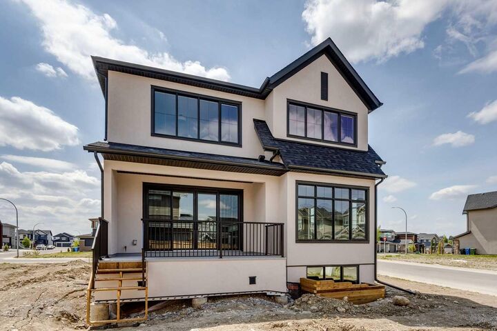 Property Photo:  2 Rock Lake View NW  AB T3G 0G1 