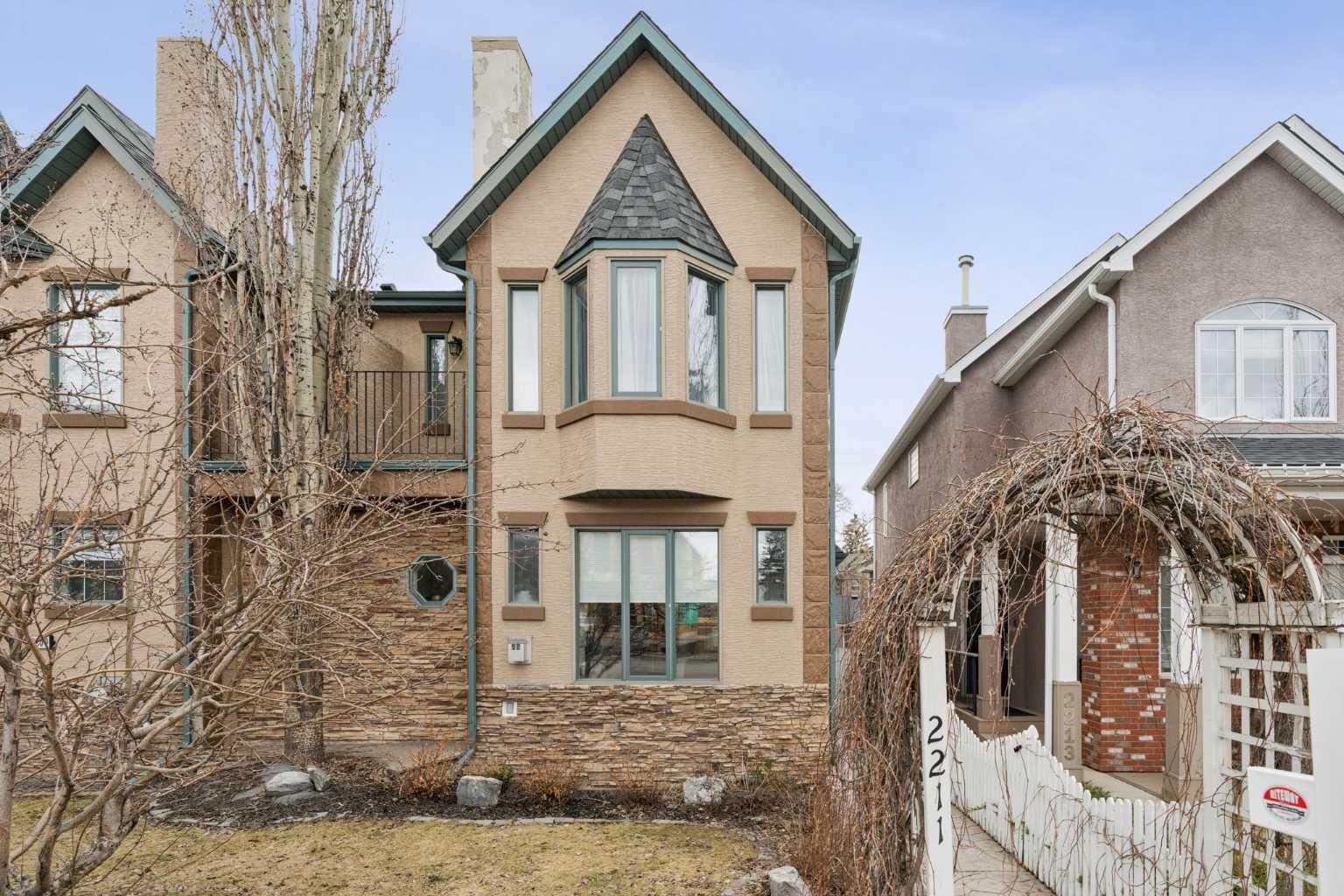Property Photo:  2211 Bowness Road NW  AB T2N 3L4 