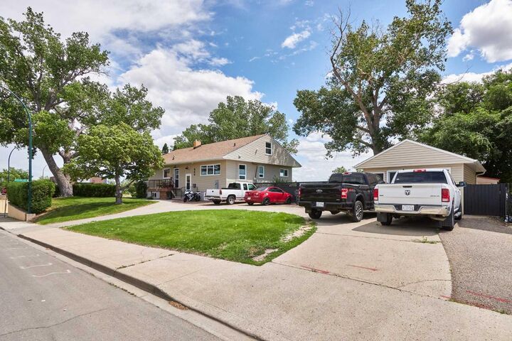 Property Photo:  640 Division Avenue NW  AB T1A 5Y1 