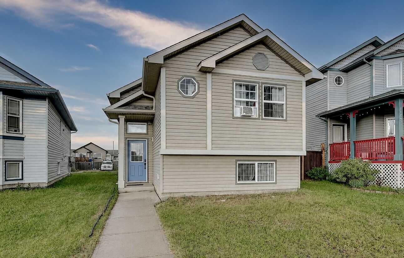 Photo de la propriété: 11246 74 Avenue AB T6W 0C6