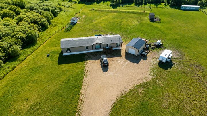 Property Photo:  90030 Township Road 712 1  AB T0H 3S0 