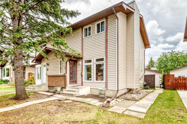 Property Photo: 75 Cedardale Crescent SW AB T2W 4B2