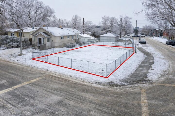 Property Photo: 236 11 Avenue NE AB T2E 0V8