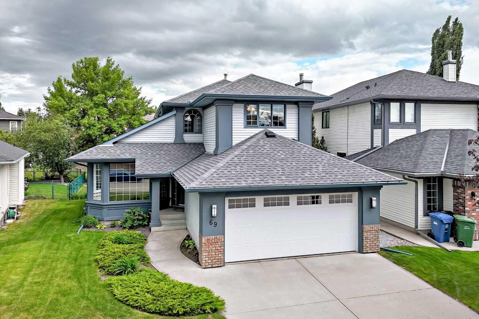 Property Photo:  69 Douglas Woods Manor SE  AB T2Z 2E8 