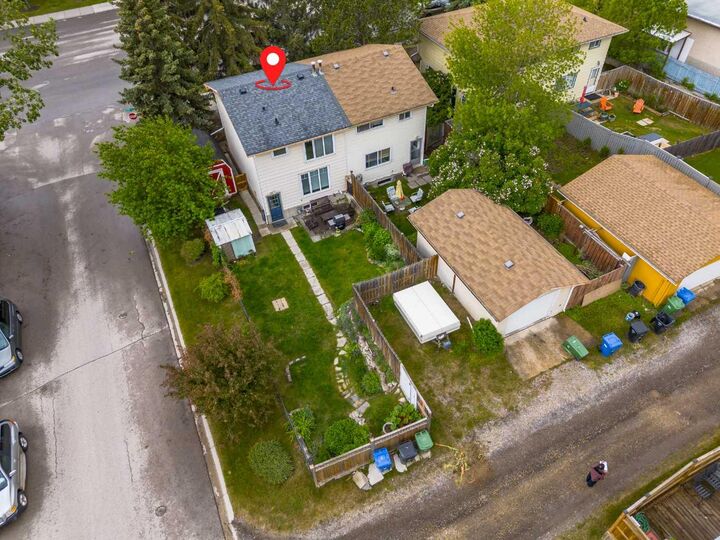 Property Photo:  5202 Dalhousie Drive NW  AB T3A 1B5 