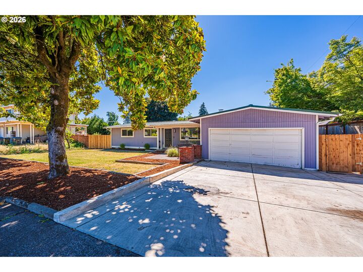 Property Photo: 2410 Gilham Rd OR 97408