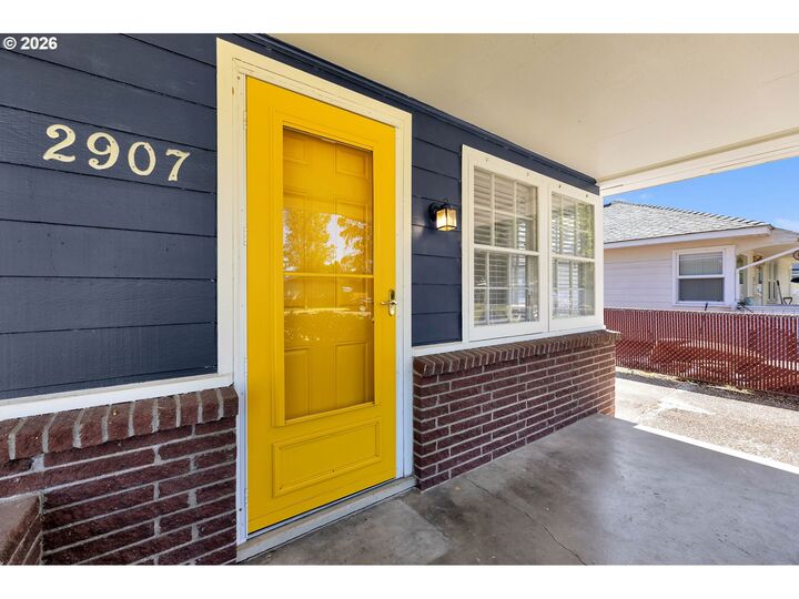 Property Photo:  2907 E 29th St  WA 98661 