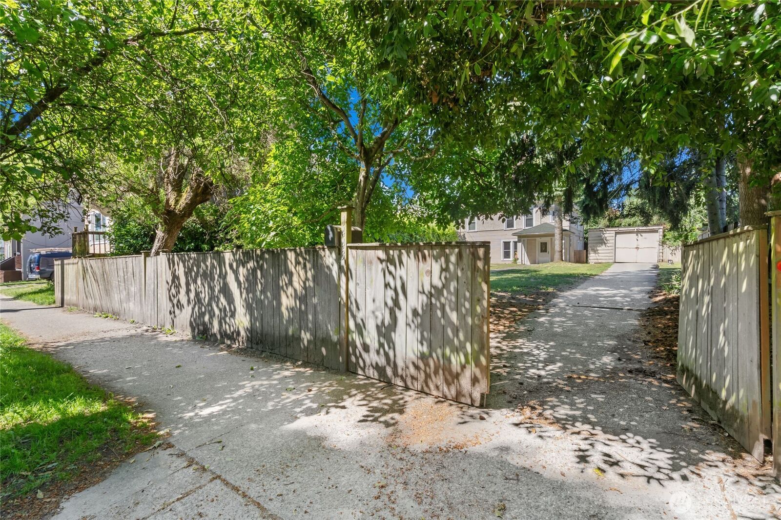 Property Photo:  1443  22nd Avenue  WA 98122 