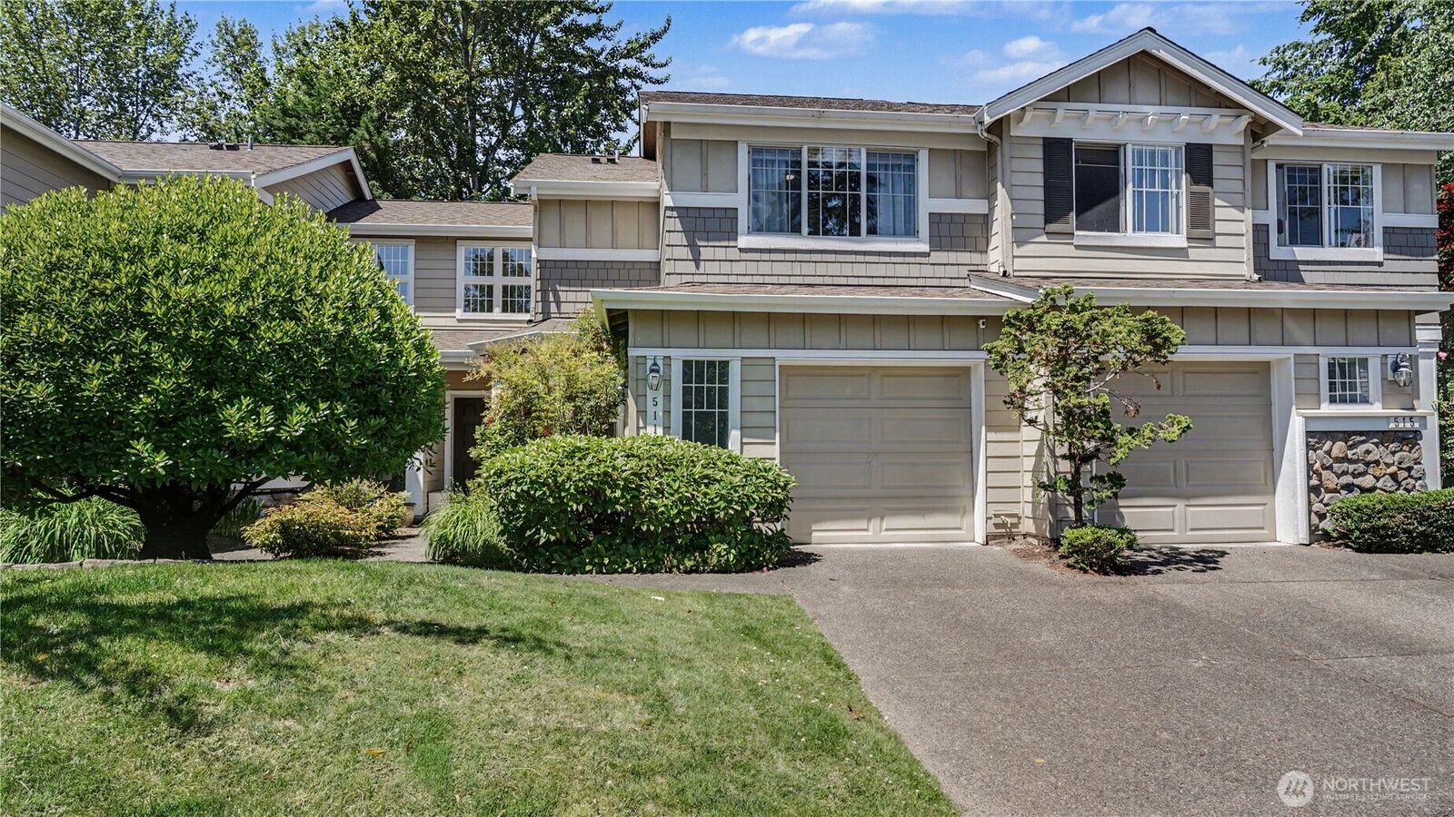 Property Photo:  511  Elma Place NE  WA 98059 