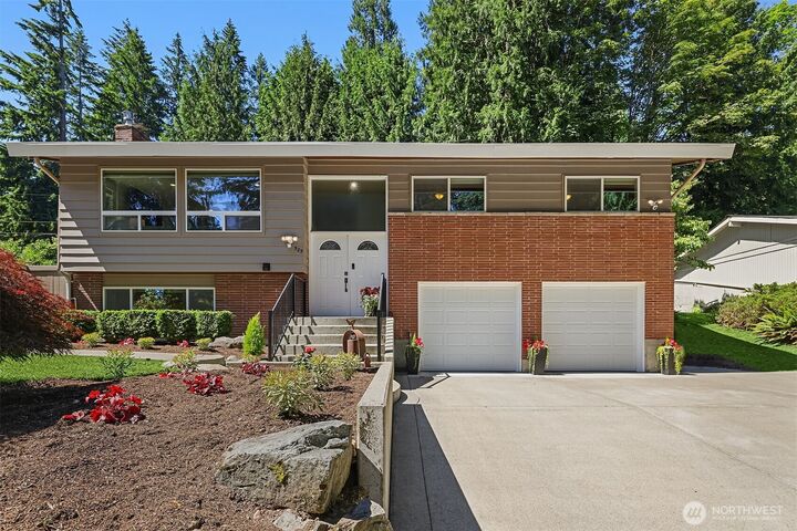 Property Photo:  525  Mount Everest Lane SW  WA 98027 