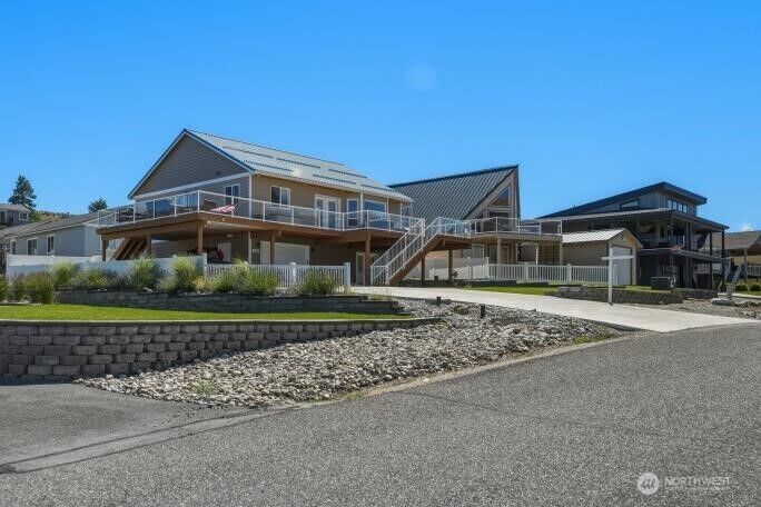 Property Photo:  180 E Marine View Place  WA 98843 