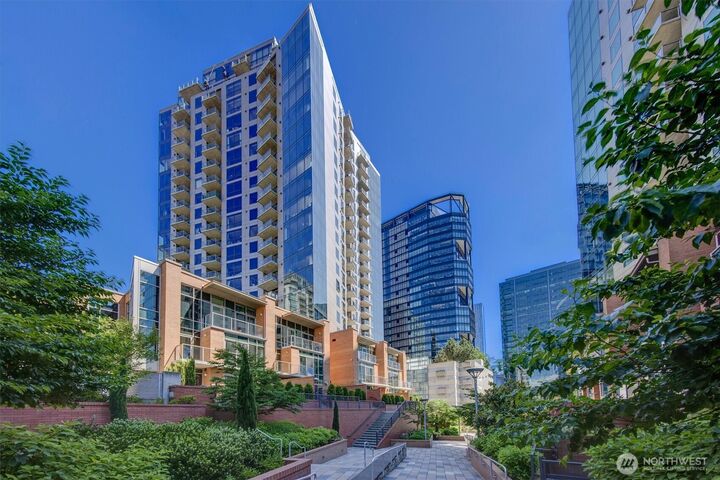 Property Photo: 10650 NE 9th Place 5208 WA 98004