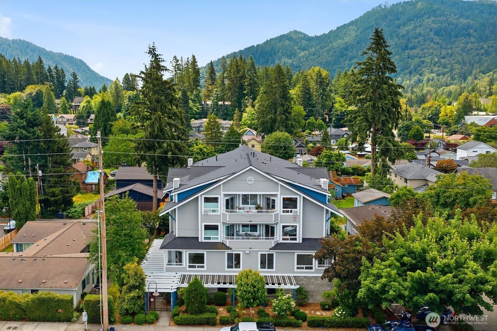 Property Photo:  275 E Sunset Way 1A  WA 98027 