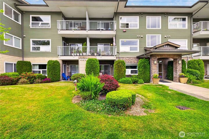 Property Photo: 512 Darby Drive 208 WA 98226