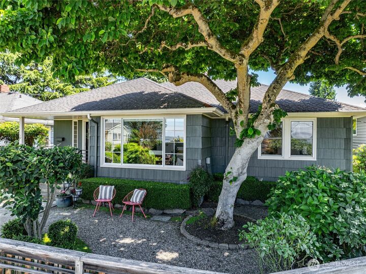 Property Photo:  6046  50th Avenue SW  WA 98136 