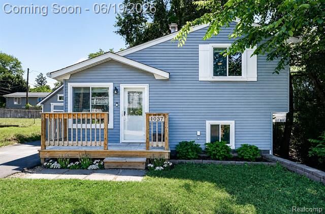 Property Photo:  1037 Miami Avenue  MI 48327 