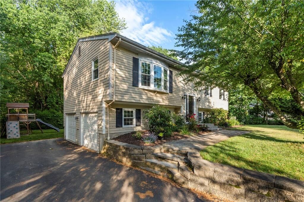 Property Photo:  22 Kinnicutt Avenue  RI 02885 
