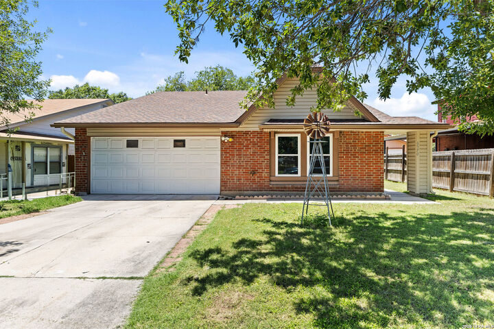 Property Photo: 6970 Country Dawn TX 78240